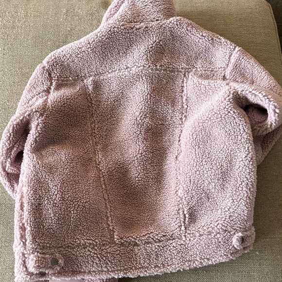 UGG Kids Light Pink Sherpa Jean Jacket- never worn- tags removed - Picture 5 of 5
